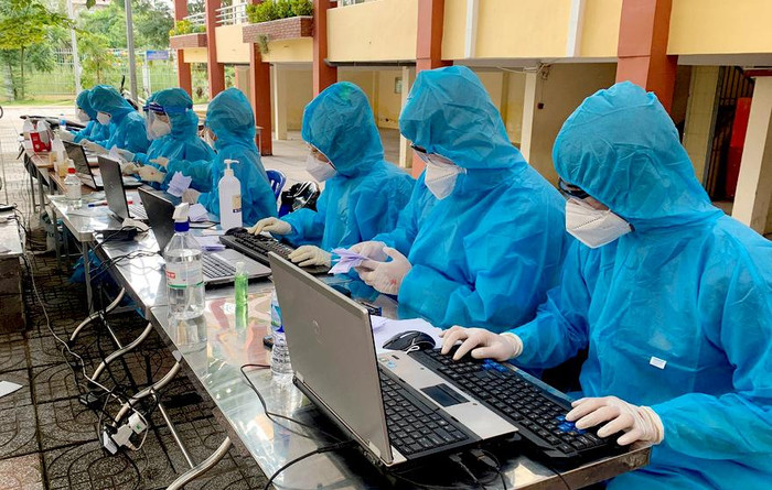 Nhựt Linh được phân công dán “code” và nhập liệu. (Ảnh: Nhân vật cung cấp). Nhựt Linh được phân công dán “code” và nhập liệu. (Ảnh: Nhân vật cung cấp).