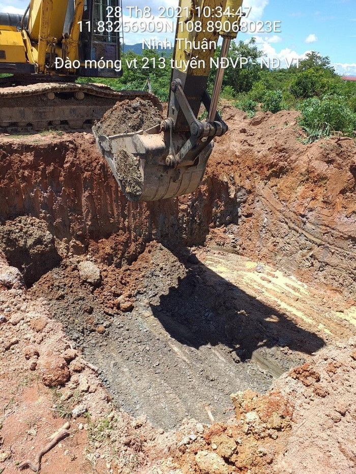 EVNNPT triển khai thi công đào móng vị trí 213 đường dân 500kV Vân Phong – Vĩnh Tân EVNNPT triển khai thi công đào móng vị trí 213 đường dân 500kV Vân Phong – Vĩnh Tân