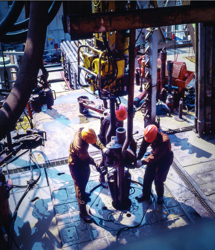 Làm việc trên giàn khoan