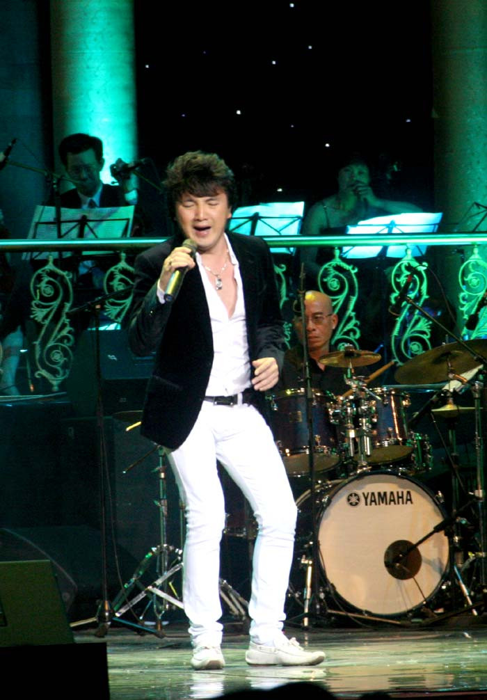 Dương Ngọc Thái trình bày ca khúc 'Gọi đò'