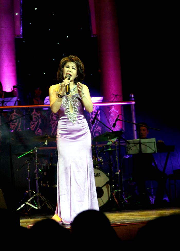 Sơn Tuyền là khách mời của Chế Linh với ca khúc 'Qua cơn mê'