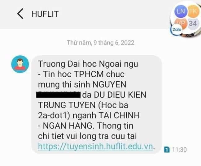 Tin nhắn thông báo đủ điều kiện trúng tuyển mà HUFLIT gửi cho thí sinh (ảnh: CTV) Tin nhắn thông báo đủ điều kiện trúng tuyển mà HUFLIT gửi cho thí sinh (ảnh: CTV)