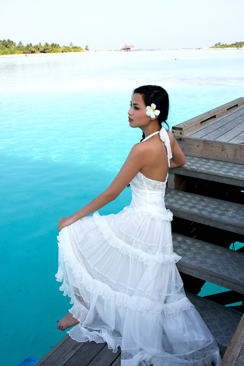 Hoa hậu Diễm Hương chân trần tuyệt đẹp Hoa hậu Diễm Hương chân trần tuyệt đẹp