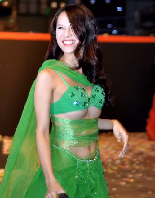 Bộ trang phục này của Thái Hà nhận mức phạt 5 triệu đồng.