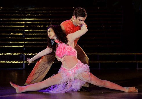 Anh Thư chân trần sexy trên sàn nhảy Anh Thư chân trần sexy trên sàn nhảy