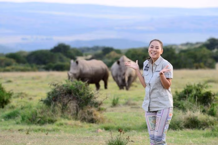 Thu Minh trong chuyến đi Nam Phi nhằm tìm hiểu và tuyên truyền không sử dụng sừng tê giác...