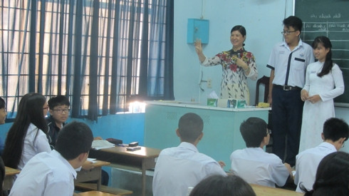 Cô Lê Kim Mai trong một giờ dạy bộ môn Văn ở trường Võ Thị Sáu, quận Bình Thạnh (ảnh: P.L) Cô Lê Kim Mai trong một giờ dạy bộ môn Văn ở trường Võ Thị Sáu, quận Bình Thạnh (ảnh: P.L)