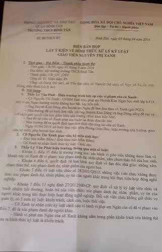 Biên bản họp hội đồng sư phạm, lấy ý kiến xử lý kỷ luật cô Xanh của trường Bình Tân (ảnh: P.L) Biên bản họp hội đồng sư phạm, lấy ý kiến xử lý kỷ luật cô Xanh của trường Bình Tân (ảnh: P.L)
