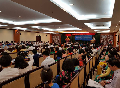 Buổi gặp gỡ của lãnh đạo thành phố với 300 nhà giáo tiêu biểu vào ngày 17/11 (ảnh: P.L) Buổi gặp gỡ của lãnh đạo thành phố với 300 nhà giáo tiêu biểu vào ngày 17/11 (ảnh: P.L)