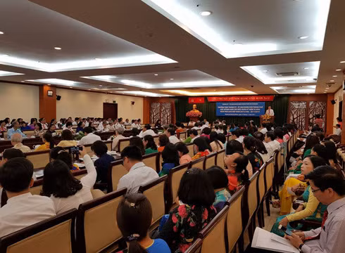 Buổi gặp gỡ của lãnh đạo thành phố với 300 nhà giáo tiêu biểu vào ngày 17/11 (ảnh: P.L) Buổi gặp gỡ của lãnh đạo thành phố với 300 nhà giáo tiêu biểu vào ngày 17/11 (ảnh: P.L)