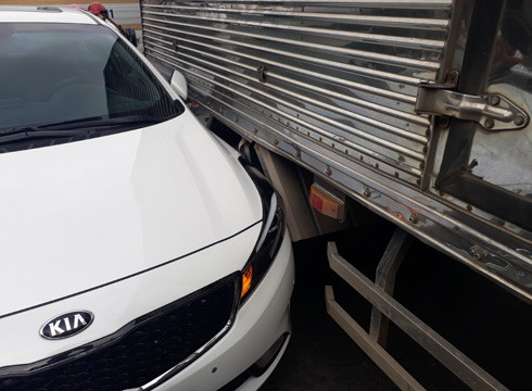 Hiện trường vụ tai nạn xe của anh Thìn và 1 xe tải khác ở quận Tân Bình (ảnh: CTV)