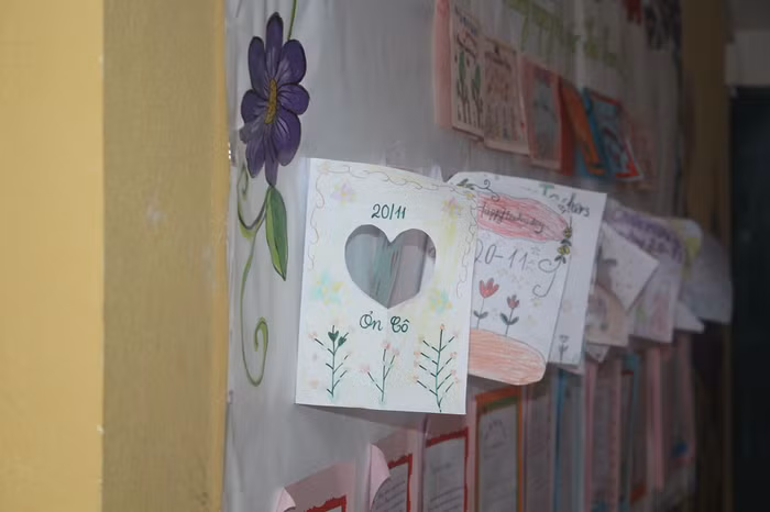 Món quà tuy giản dị nhưng chứa đầy tình cảm của học sinh, cái tình của vùng cao là vậy, chân chất, mộc mạc và đơn sơ, không vồn vã như phố thị (Ảnh: Đức Minh)