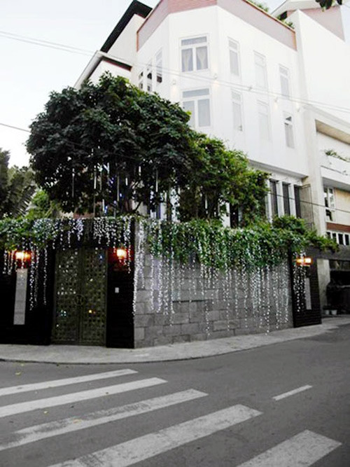 Hình ảnh bên ngoài biệt thự Mr Đàm.