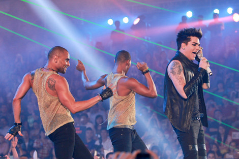 Adam Lambert làm hài lòng khán giả.