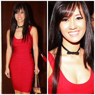 Khi đứng trên sân khấu, hay tham dự các sự kiện mọi người thường thấy Hồng Nhung dành sự ưu ái cho những chiếc đầm màu đỏ ôm sát lấy vóc dáng thon thả, nuột nà đáng ngưỡng mộ của cô