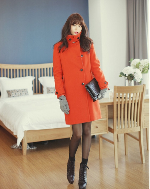 Nếu bạn có chiều cao hơi khiêm tốn, trench coat dài trên gối sẽ giúp bạn "khoe"' chân nhiều hơn.