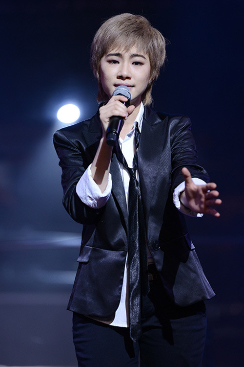 Không còn một Lương Bích Hữu trong những ca khúc tình yêu ủy mị, thay vào đó là một tomboy rất cuốn hút. Không còn một Lương Bích Hữu trong những ca khúc tình yêu ủy mị, thay vào đó là một tomboy rất cuốn hút.