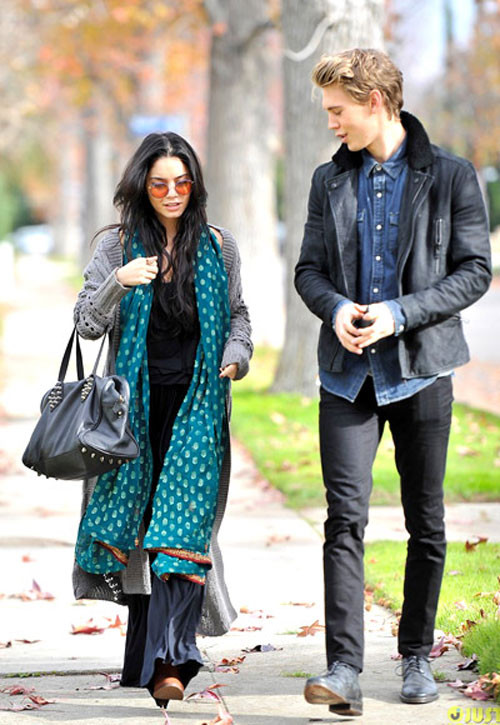 Vanessa Hudgens đi chơi với bạn trai với style luộm thuộm không đỡ nổi Vanessa Hudgens đi chơi với bạn trai với style luộm thuộm không đỡ nổi