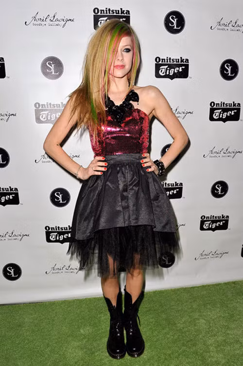 Avril Lavigne diện chiếc quá nhìn quá luộm thuộm lại riêm rúa