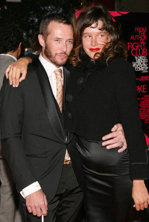 Chiếc váy đen Paz de la Huerta mặc vừa nhăn vừa lộ chiếc bụng phình của cô Chiếc váy đen Paz de la Huerta mặc vừa nhăn vừa lộ chiếc bụng phình của cô