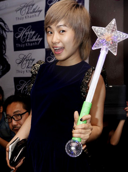 Không thể hiểu được Lương Bích Hữu đang hướng tới hình ảnh như thế nào. Chỉ biết tóm gọn về phong cách làm đẹp của cô trong 3 từ: xấu toàn tập. Không thể hiểu được Lương Bích Hữu đang hướng tới hình ảnh như thế nào. Chỉ biết tóm gọn về phong cách làm đẹp của cô trong 3 từ: xấu toàn tập.