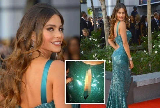 Chiếc váy xanh hàng hiệu Zuhair Murad do người đẹp Sofia Vergara quá chật chội khiến cô bị bục cả khoá lộ vòng ba.