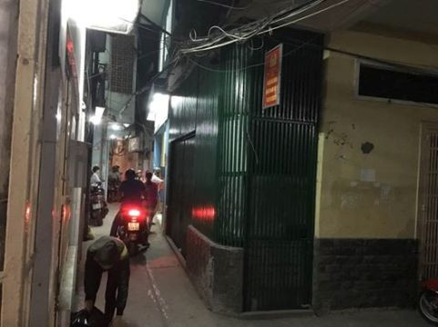 Trung tâm học tập cộng đồng phường Cầu Kho nằm trong hẻm rất nhỏ, chỉ đủ 2 xe gắn máy đi (ảnh: P.L) Trung tâm học tập cộng đồng phường Cầu Kho nằm trong hẻm rất nhỏ, chỉ đủ 2 xe gắn máy đi (ảnh: P.L)