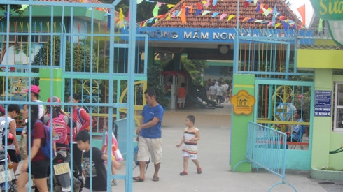 Trường mầm non Tân Xuân, nơi chương trình học tiếng Anh liên kết đang bị phụ huynh thắc mắc (ảnh: P.L) Trường mầm non Tân Xuân, nơi chương trình học tiếng Anh liên kết đang bị phụ huynh thắc mắc (ảnh: P.L)