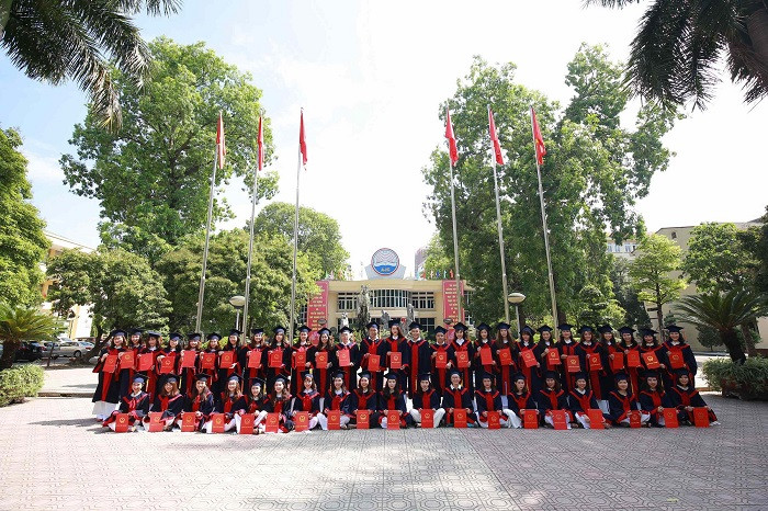 Kỷ yếu đơn giản như thế này không phải cũng rất đẹp sao? (Ảnh: Vũ Ninh) Kỷ yếu đơn giản như thế này không phải cũng rất đẹp sao? (Ảnh: Vũ Ninh)