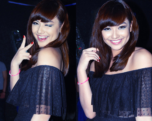 Tóc duỗi Tóc duỗi mang đến hình ảnh một Hồng Quế ngoan hiền và tinh khôi. Rất nhiều khán giả yêu thích hình ảnh người đẹp khi dịu dàng.