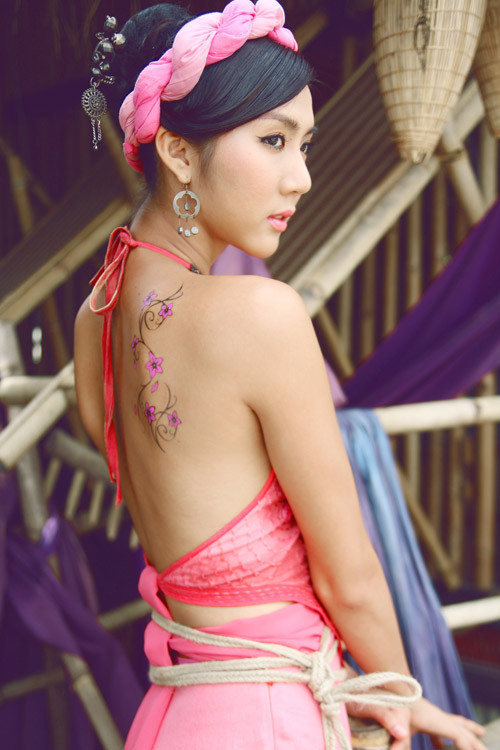 Những hình ảnh của Ngọc Quyên xuất hiện trong bộ phim sắp công chiếu 'Mỹ nhân kế' cũng nhận được nhiều lời khen ngợi của mọi người Những hình ảnh của Ngọc Quyên xuất hiện trong bộ phim sắp công chiếu 'Mỹ nhân kế' cũng nhận được nhiều lời khen ngợi của mọi người