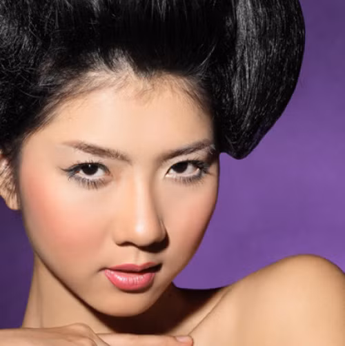 Chiếc cằm của Ngọc Quyên gọn gàng hơn trông thấy...