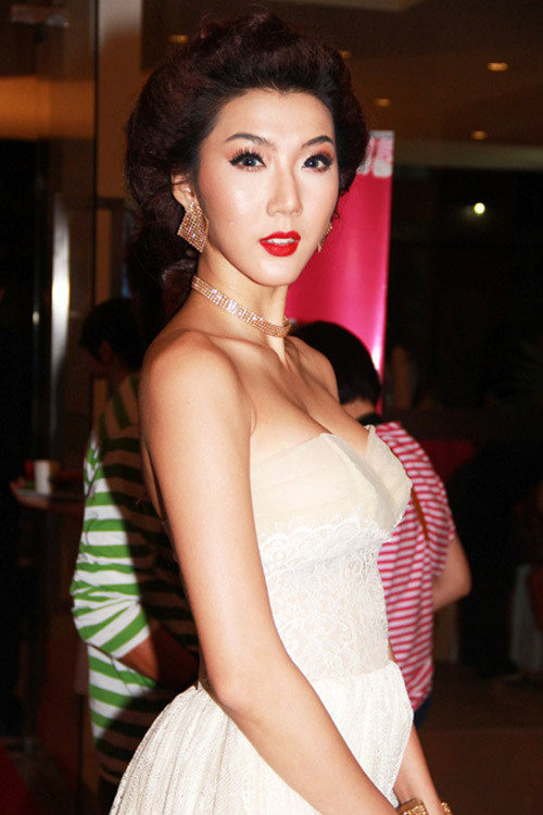 Những hình ảnh này khiến mọi người lo lắng'cho cơn 'nghiện' thẩm mỹ của Ngọc Quyên Những hình ảnh này khiến mọi người lo lắng'cho cơn 'nghiện' thẩm mỹ của Ngọc Quyên