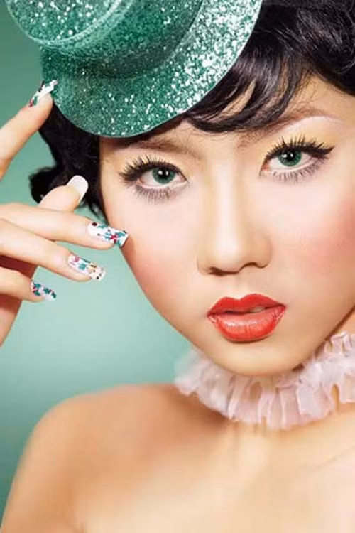 ... thay vì khuôn mặt 'tròn xoe' trước kia của mình