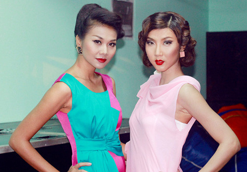 Cô mất hẳn nét tươi tắn, trẻ trung thường ngày. Cô mất hẳn nét tươi tắn, trẻ trung thường ngày.