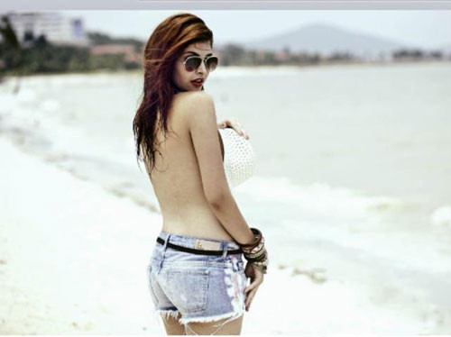 Cùng với đó là nhiều ảnh nóng bỏng cho tuyên bố muốn trở thành mẫu Tây sexy, gợi cảm hơn bằng ảnh nude ngực trước biển, scandal lộ nhũ hoa ở hậu trường quay quảng cáo…. Cùng với đó là nhiều ảnh nóng bỏng cho tuyên bố muốn trở thành mẫu Tây sexy, gợi cảm hơn bằng ảnh nude ngực trước biển, scandal lộ nhũ hoa ở hậu trường quay quảng cáo….