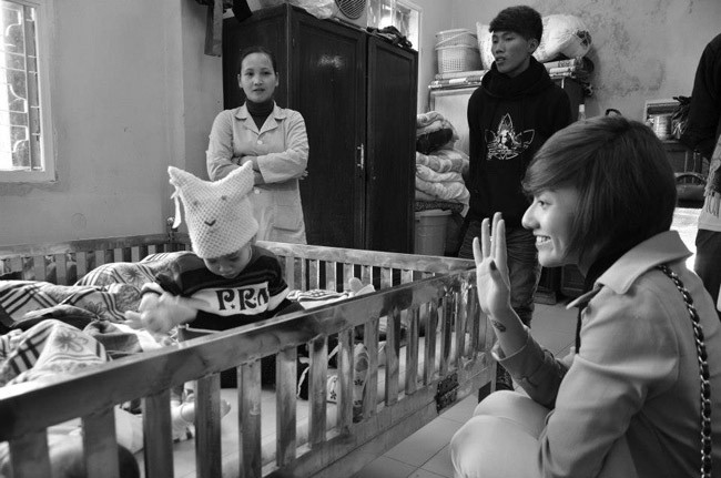 Hồng Quế còn nhiệt tình tham gia từ thiện trong chương trình "Từ thiện tại Trung tâm người già và trẻ mồ côi Ba Vì". Hồng Quế còn nhiệt tình tham gia từ thiện trong chương trình "Từ thiện tại Trung tâm người già và trẻ mồ côi Ba Vì".