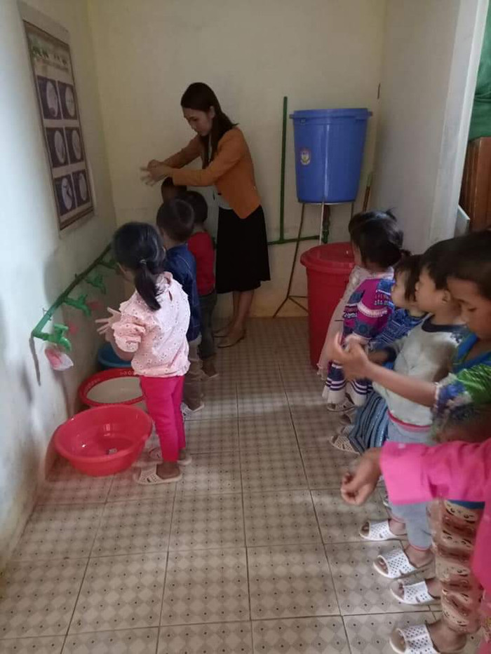 Thương yêu, chăm sóc học sinh từng chút một (Ảnh:V.N) Thương yêu, chăm sóc học sinh từng chút một (Ảnh:V.N)