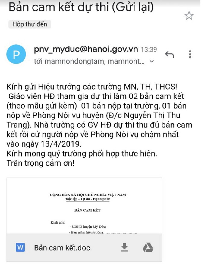 Chỉ thị của phòng Nội vụ huyện Mỹ Đức gửi cho các trường có đính kèm mẫu bản cam kết do phòng tự soạn thảo (Ảnh: Vũ Ninh) Chỉ thị của phòng Nội vụ huyện Mỹ Đức gửi cho các trường có đính kèm mẫu bản cam kết do phòng tự soạn thảo (Ảnh: Vũ Ninh)