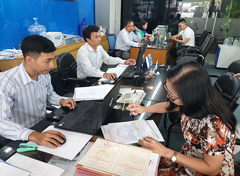 Cô Đào Thị Thư làm thủ tục nhập học tại Trường Đại học Văn Hiến chiều ngày 22/7 (ảnh: P.L) Cô Đào Thị Thư làm thủ tục nhập học tại Trường Đại học Văn Hiến chiều ngày 22/7 (ảnh: P.L)