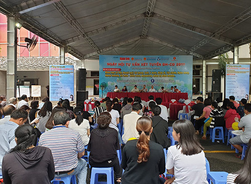 Chuyên gia tư vấn tại Ngày hội tư vấn tuyển sinh đại học, cao đẳng ở Thành phố Hồ Chí Minh (ảnh: P.L) Chuyên gia tư vấn tại Ngày hội tư vấn tuyển sinh đại học, cao đẳng ở Thành phố Hồ Chí Minh (ảnh: P.L)