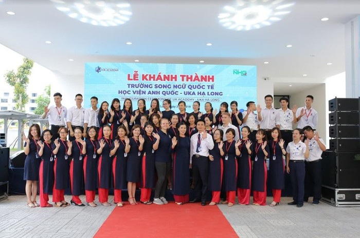 Tập thể giáo viên UKA Hạ Long, ảnh: NHG. Tập thể giáo viên UKA Hạ Long, ảnh: NHG.