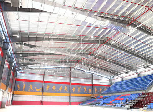 IEC Quảng Ngãi còn có nhà thi đấu đa năng hiện đại (ảnh: NHG)