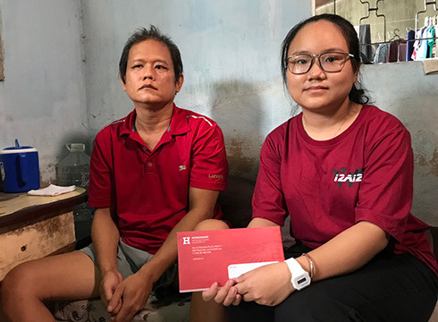 Hoài Phương và ba của mình ở tại gia đình (ảnh: CTV) Hoài Phương và ba của mình ở tại gia đình (ảnh: CTV)