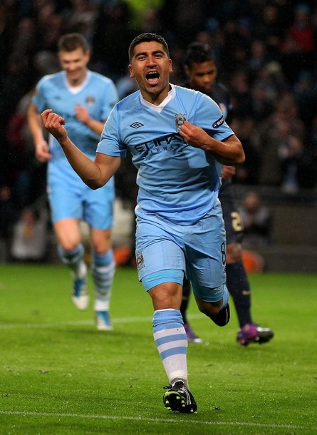 Tân binh Pizzaro là người ấn định tỷ số 4-0