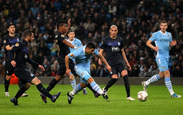 Tân binh Pizzaro là người ấn định tỷ số 4-0