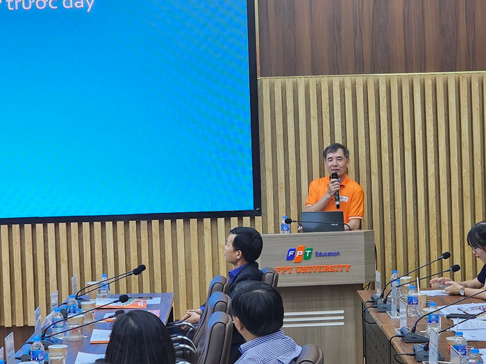 Tiến sĩ Lê Trường Tùng phát biểu tại buổi tọa đàm (ảnh: V.D)