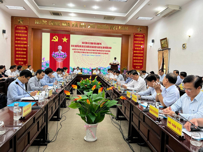 Toàn cảnh buổi làm việc của đoàn công tác Chính phủ làm việc với lãnh đạo Bạc Liêu, Sóc Trăng và Trà Vinh (ảnh: Thắng Lợi) Toàn cảnh buổi làm việc của đoàn công tác Chính phủ làm việc với lãnh đạo Bạc Liêu, Sóc Trăng và Trà Vinh (ảnh: Thắng Lợi)