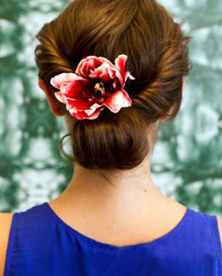 Chỉ cần vài bước đơn giản thì bạn đã có một kiểu tóc rất đẹp rồi đấy, hãy nhanh tay làm điệu cho mái tóc của mình nhé. Chỉ cần vài bước đơn giản thì bạn đã có một kiểu tóc rất đẹp rồi đấy, hãy nhanh tay làm điệu cho mái tóc của mình nhé.