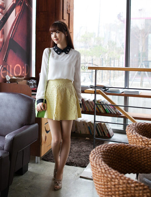 Những chất liệu ít nhàu nhĩ hoặc khó phát hiện khi bị nhàu là yếu tố bạn nên xem xét tới. Ngoài ra, sự thoải mái và tiện lợi khi mặc lên vẫn được ưu tiên hàng đầu